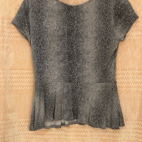 NWOT Joseph Ribkoff/Josef Made in Canada Short Sleeve Blouse Size M - Picture 2 of 4